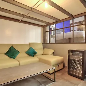 2 Bedrooms Le Marais Nazareth Appartamento